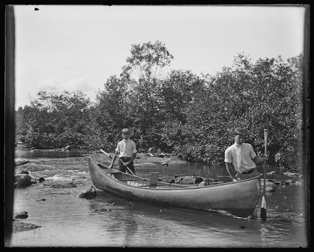 Historic Paddle Photo: Archive.org