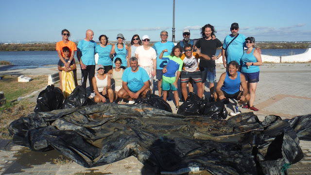 RETIRADA LA NEUMÁTICA DE LA CASA DE LAS TINAJAS Y UNOS 50 KILOS DE BASURALEZA