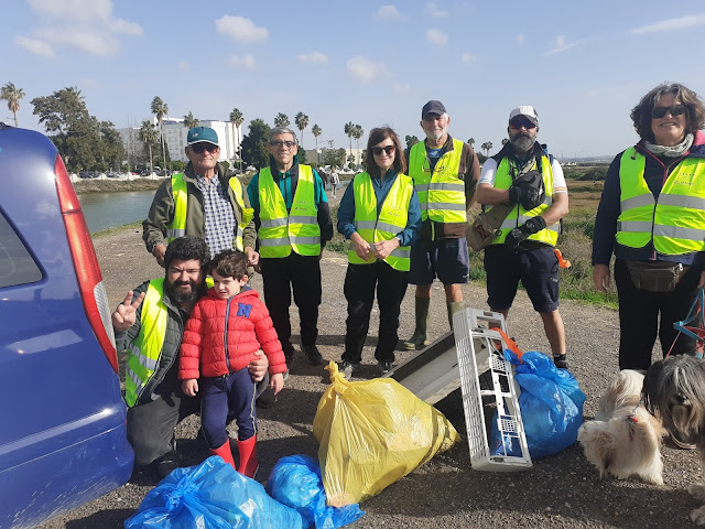 26 KILOS DE PLÁSTICOS Y LATAS PRINCIPALMENTE EN EL SENDERO DEL CARRASCON