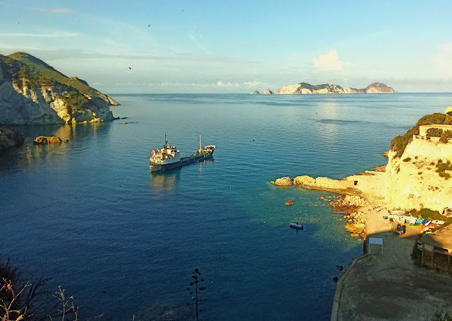 Il sostegno dell’isola – diario scombinato di un’insegnante in trasferta a Ponza 💙 #6