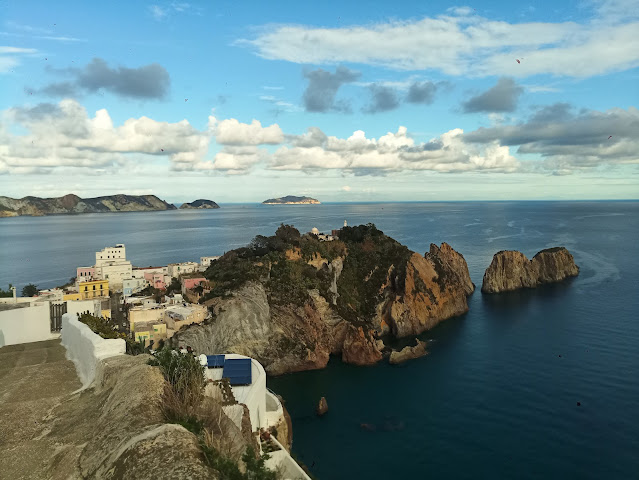 Il sostegno dell’isola – diario scombinato di un’insegnante in trasferta a Ponza 💙 #11
